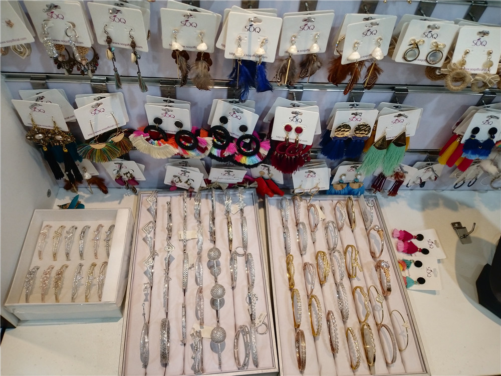 Fashion on sale jewelry warehouse