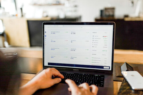 A Quick Guide on How to Sell Jewelry Online Successfully in 2025