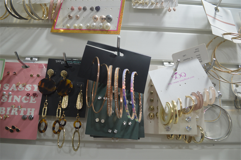 Outsourcing Fashion Jewelry Manufacturing to China