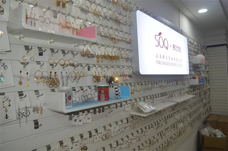 Custom Jewelry Manufacturers
