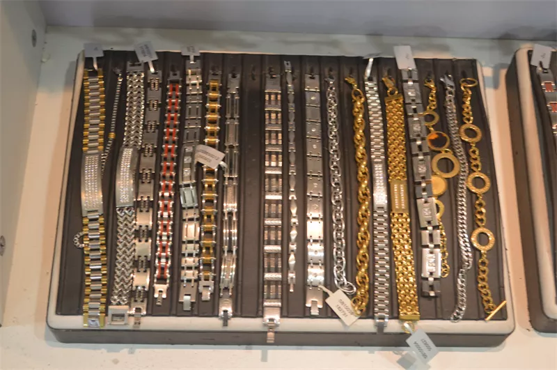 Custom Jewelry Manufacturers