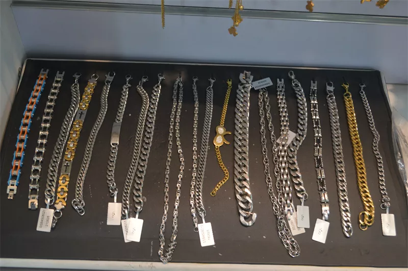 Custom Jewelry Manufacturers