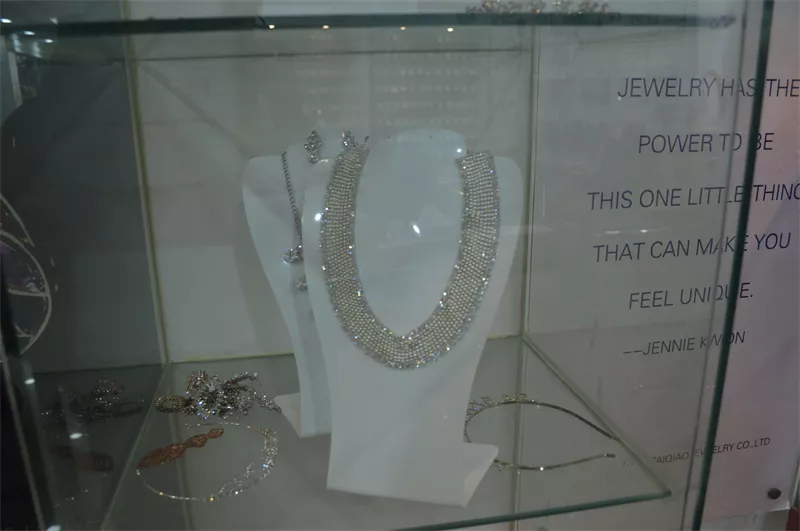 How to become a fashion jewelry distributor